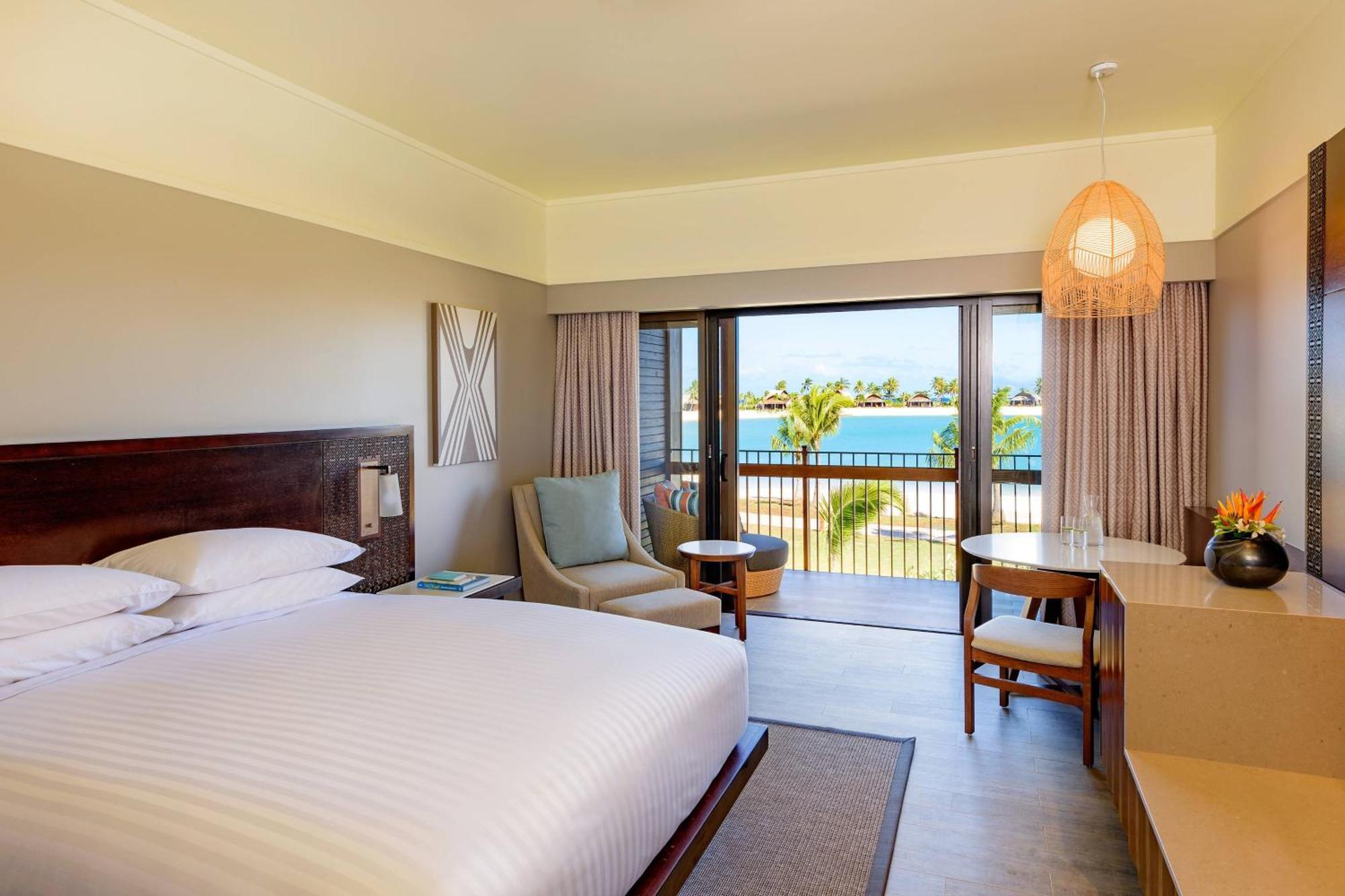 Fiji Marriott Resort Momi Bay Exterior foto A guest room at the Hilton Rarotonga