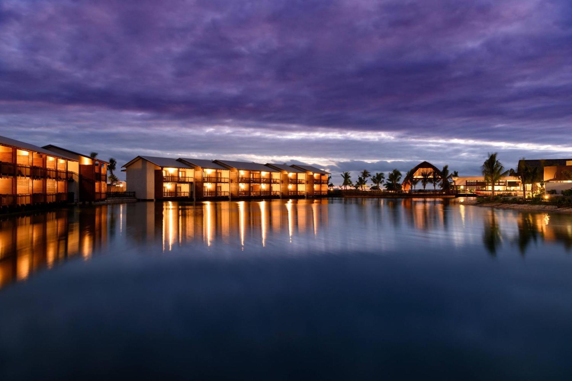 Fiji Marriott Resort Momi Bay Exterior foto The Lake at the Hotel