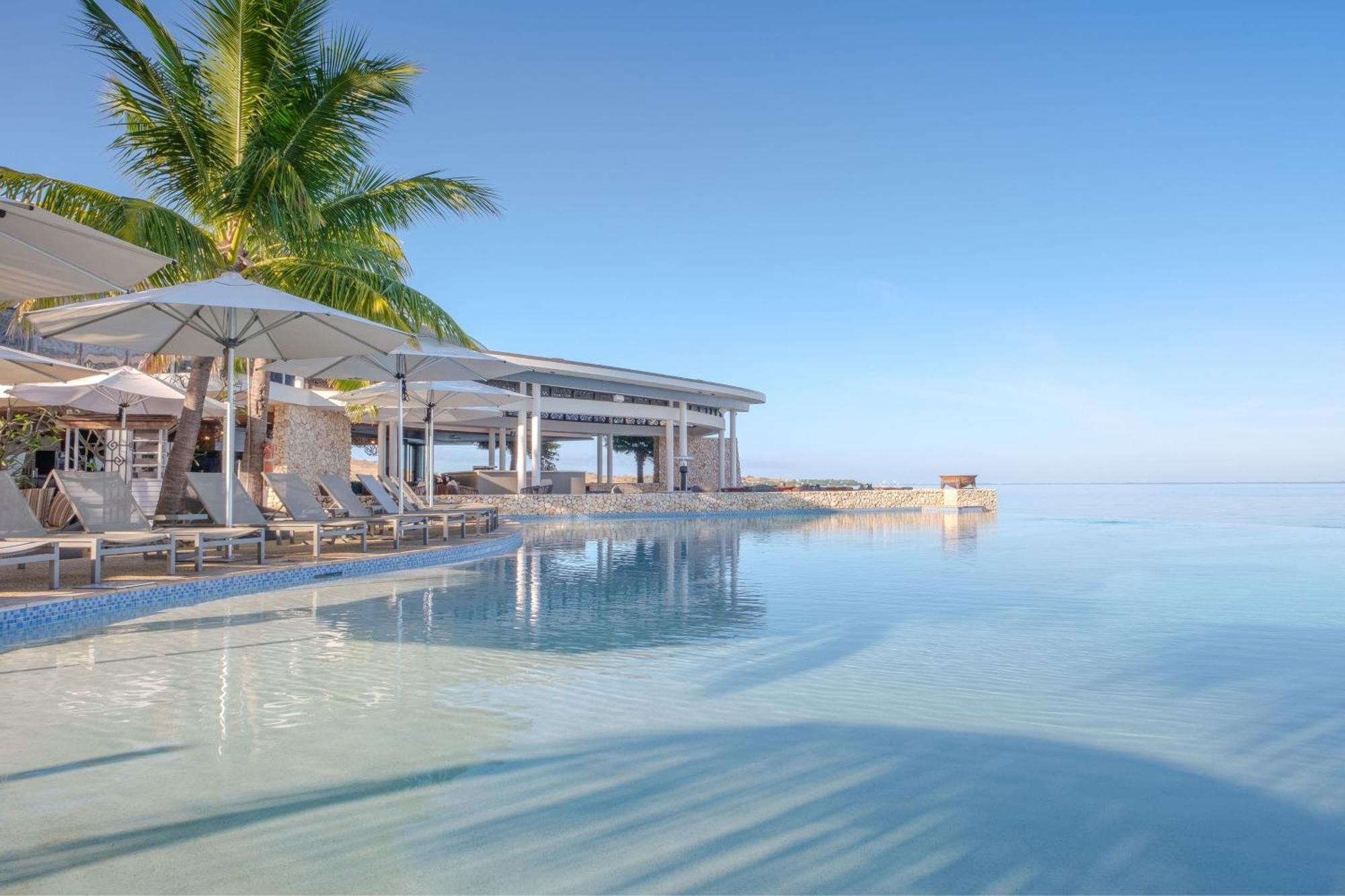 Fiji Marriott Resort Momi Bay Exterior foto Infinity pool at the resort
