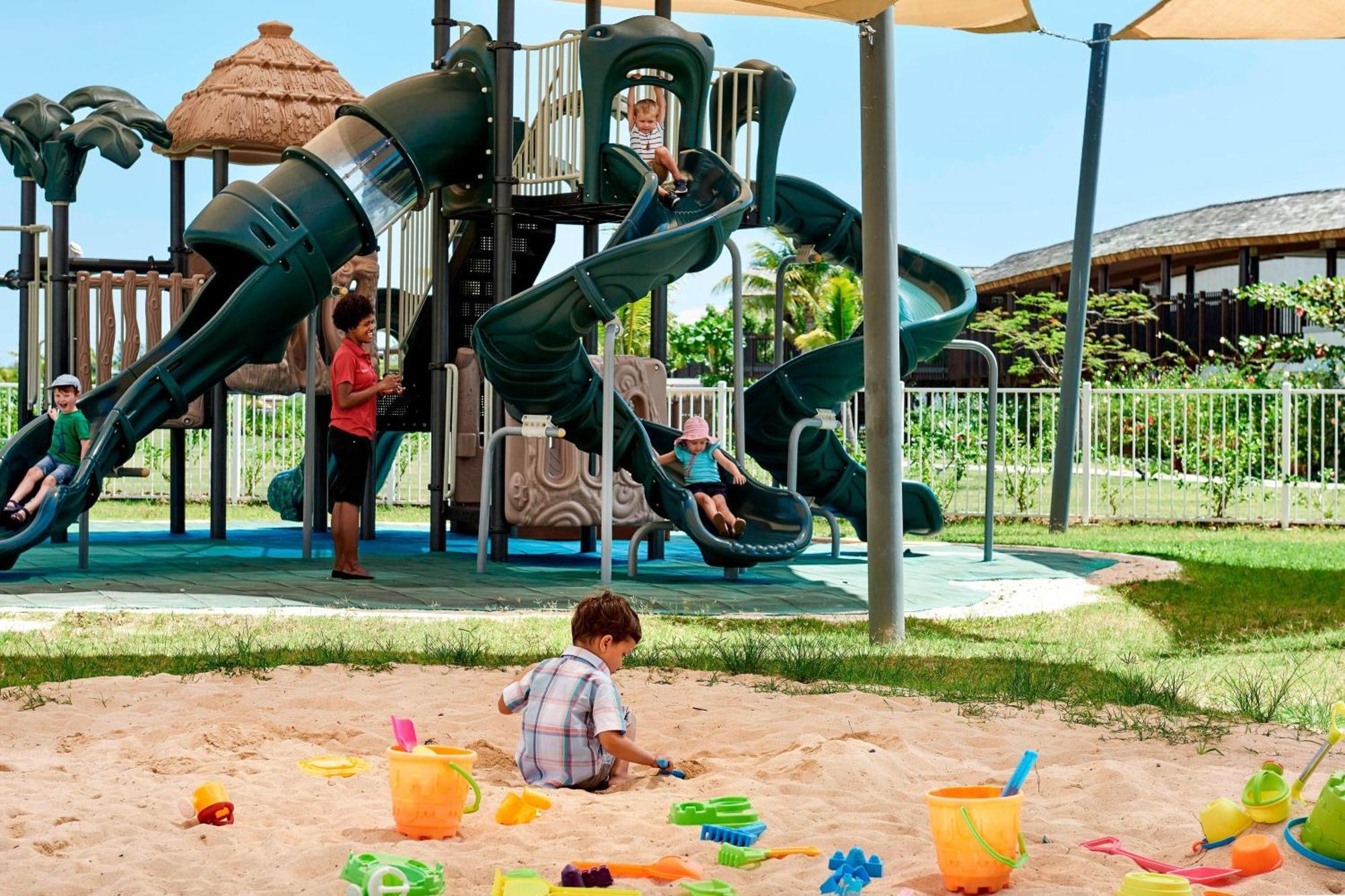 Fiji Marriott Resort Momi Bay Exterior foto Playground at the resort