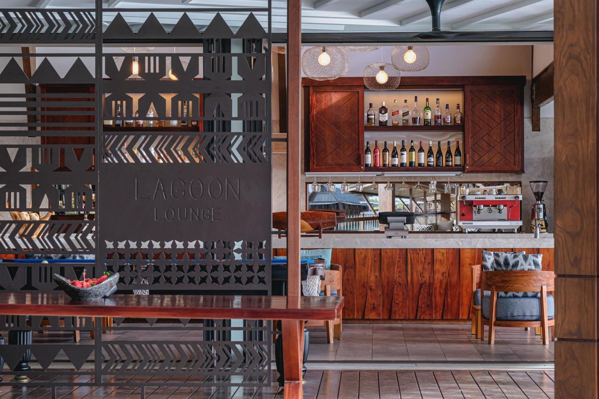 Fiji Marriott Resort Momi Bay Exterior foto The bar at the restaurant