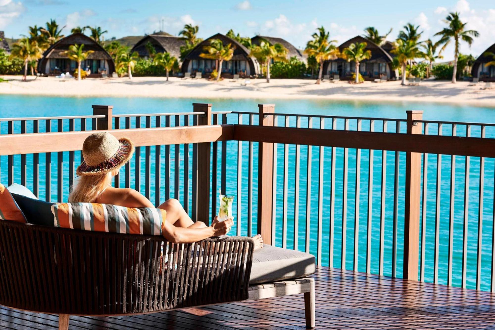 Fiji Marriott Resort Momi Bay Exterior foto A view of the beach from the resort