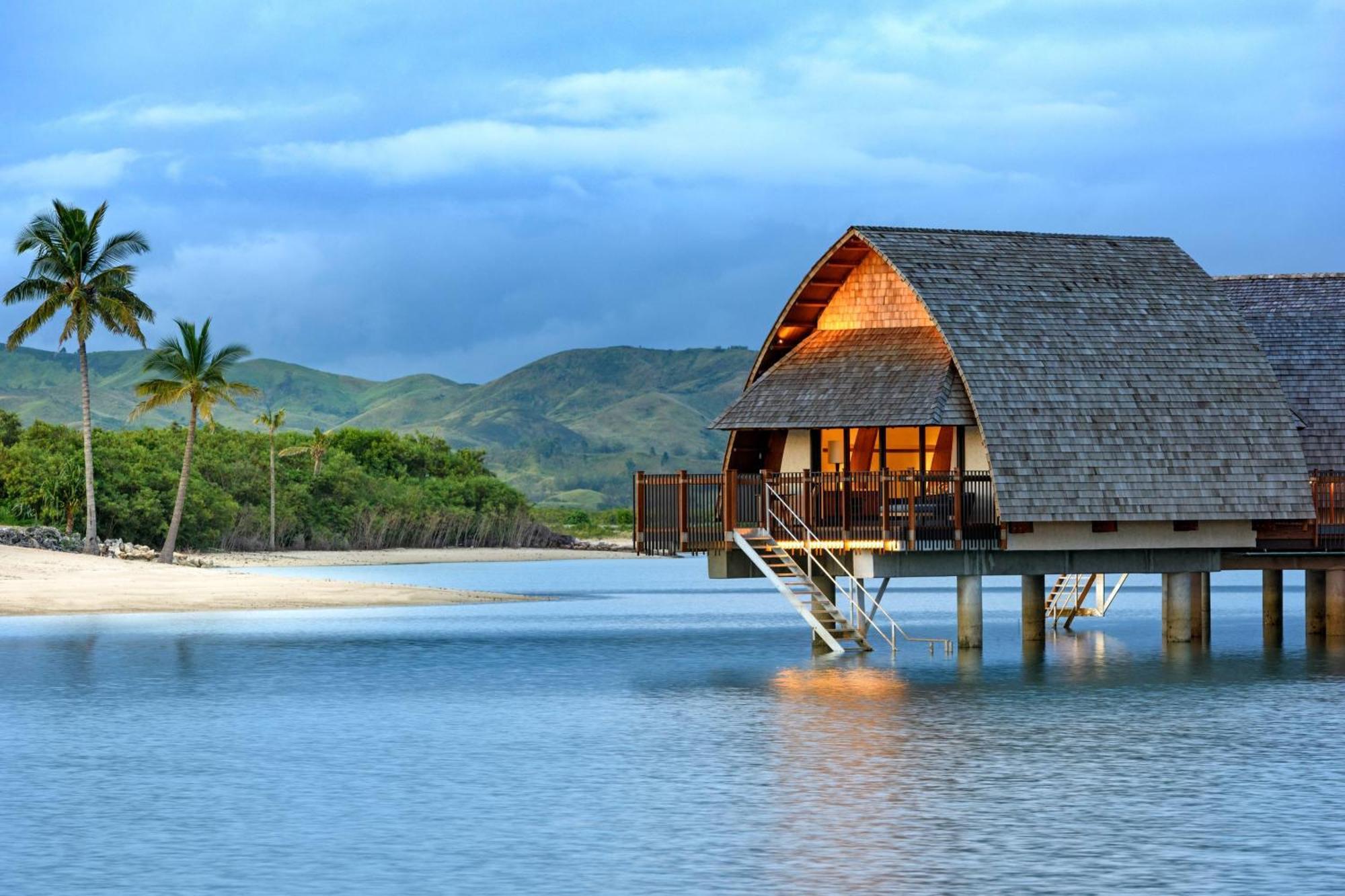 Fiji Marriott Resort Momi Bay Exterior foto Overwater bungalow at the resort