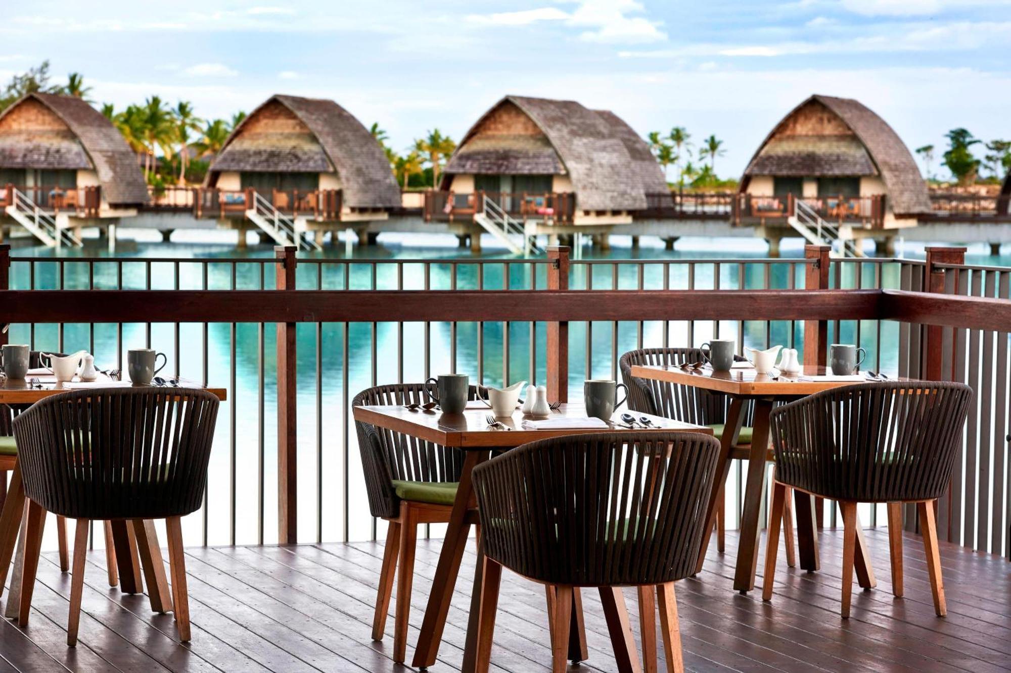 Fiji Marriott Resort Momi Bay Exterior foto The Deck
