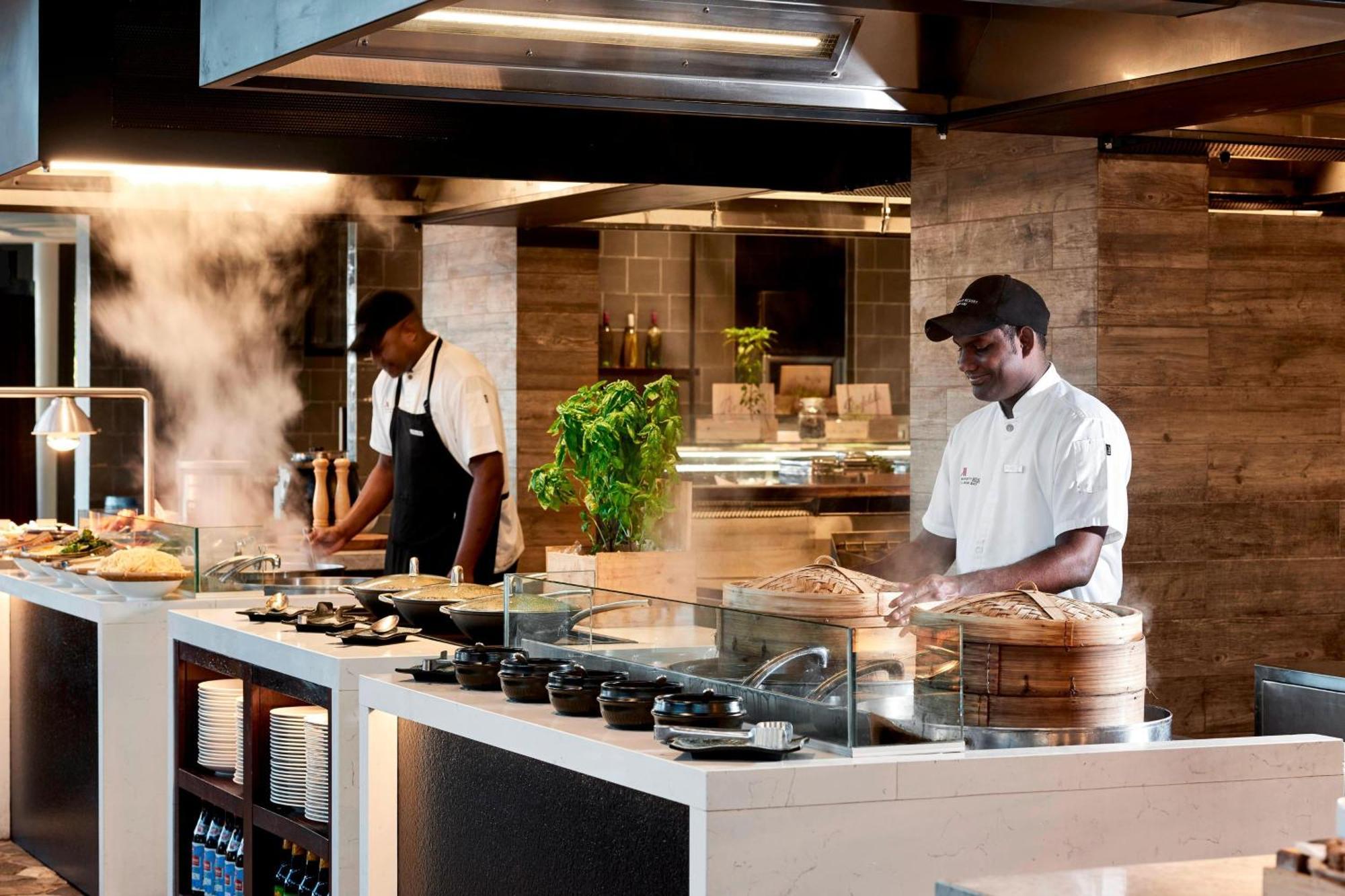 Fiji Marriott Resort Momi Bay Exterior foto A live kitchen on board a cruise ship